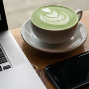 Matcha latte de avena · Nourette